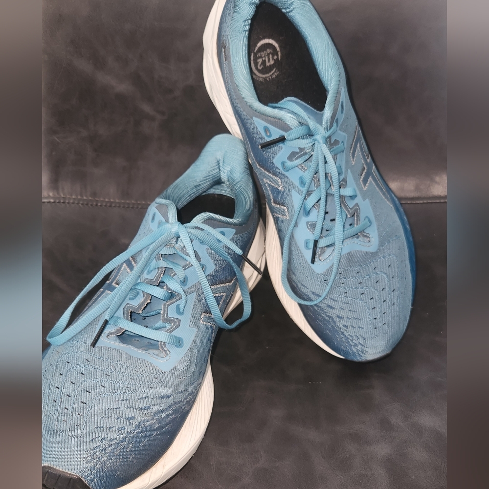 Asics Nova Blast 4 Men's Running Sneakers 10.5
